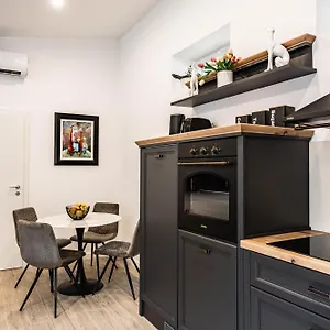  Apartment Luxury Center House